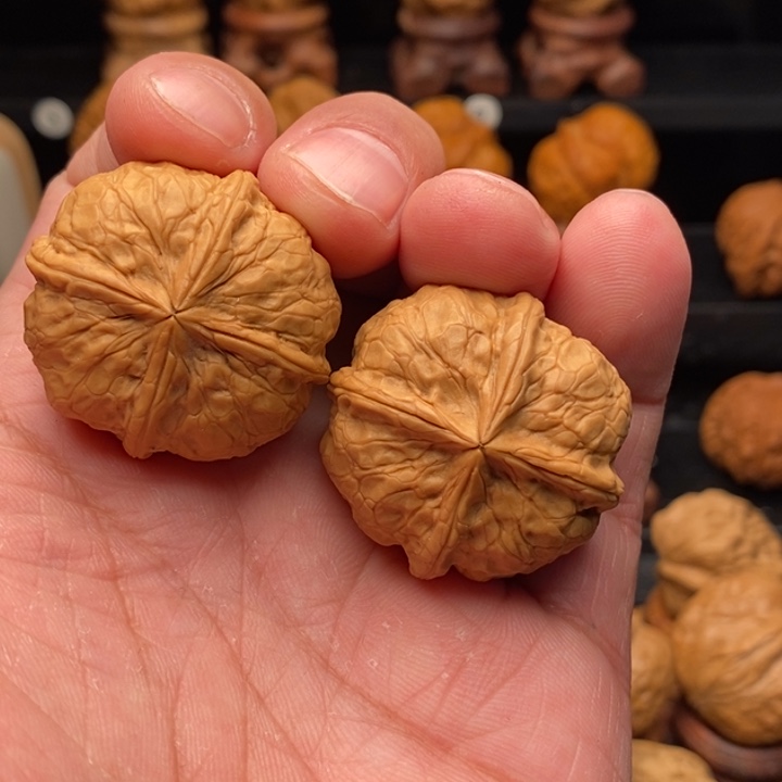 B***r文玩核桃把件……………………