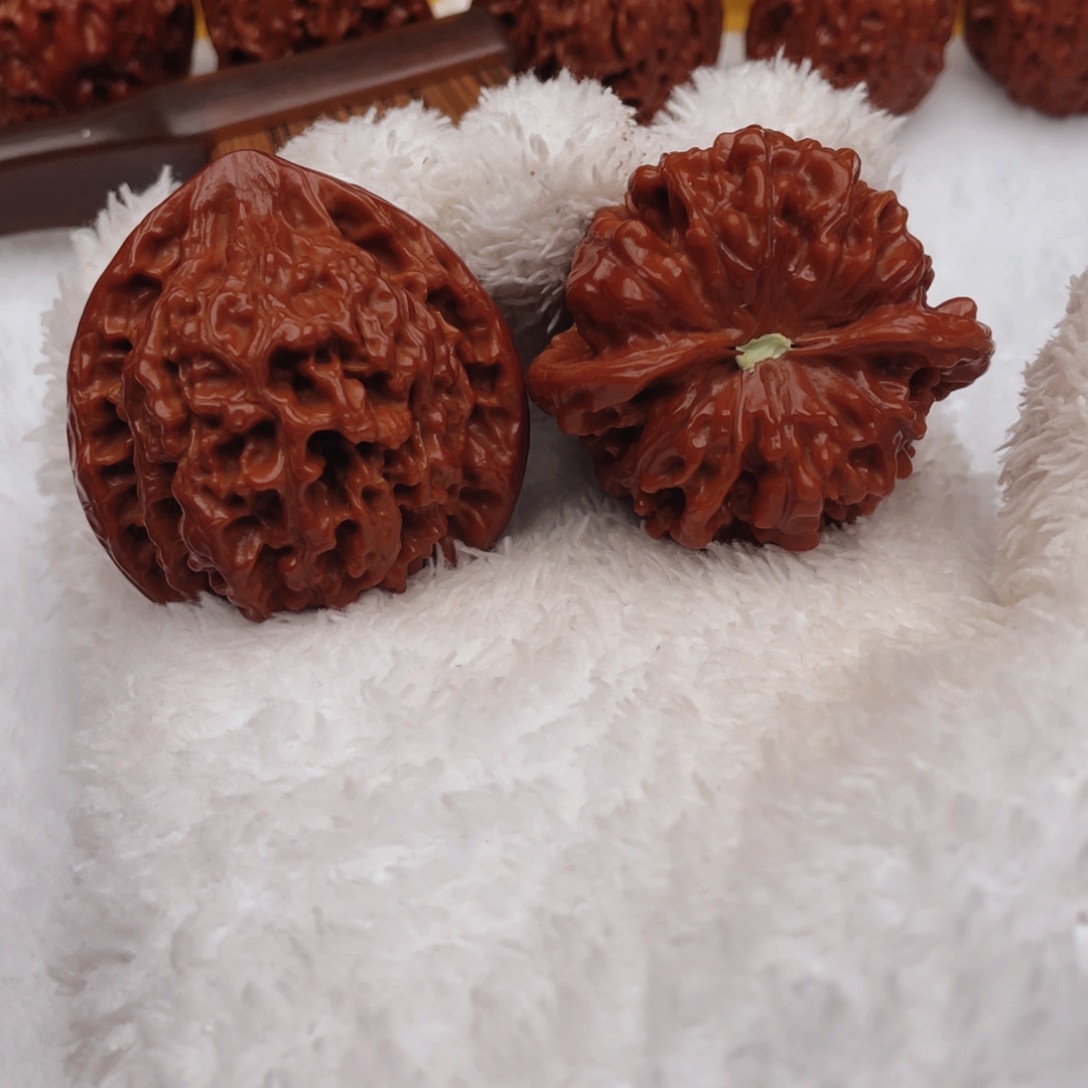 文玩核桃吊坠46官帽