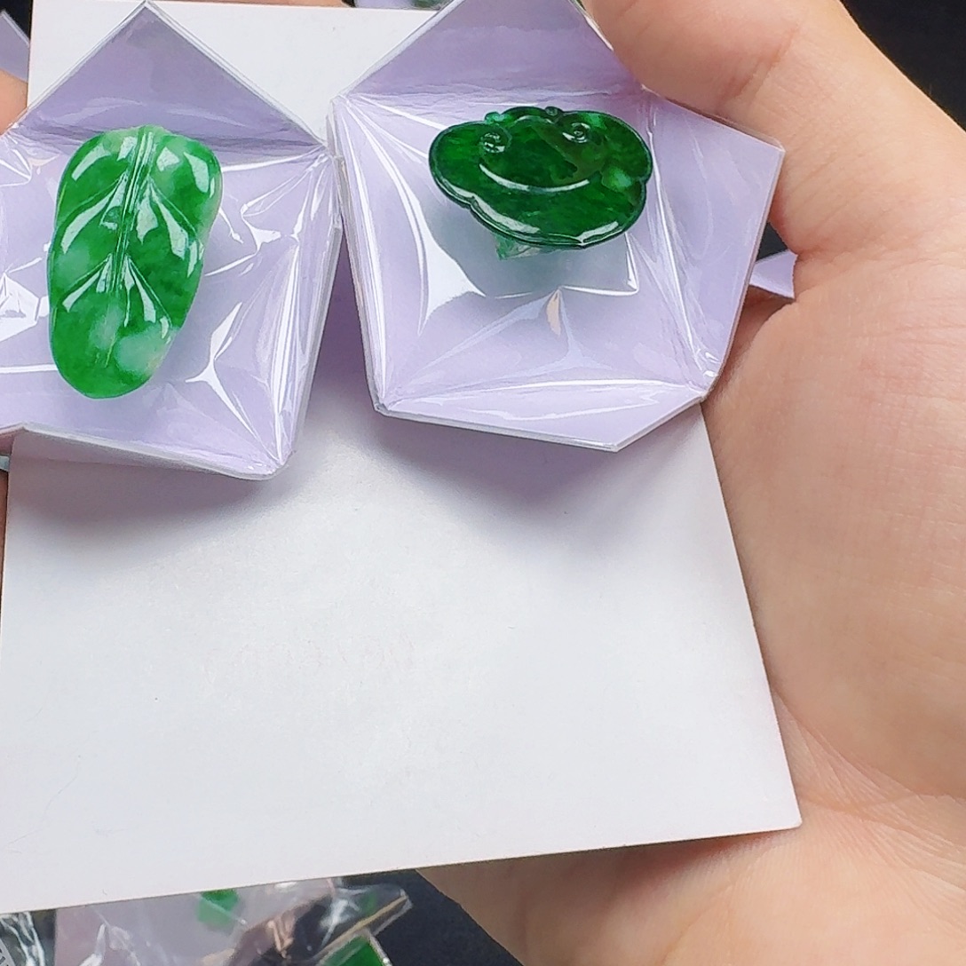 ****翡翠未镶嵌颈饰两个一单