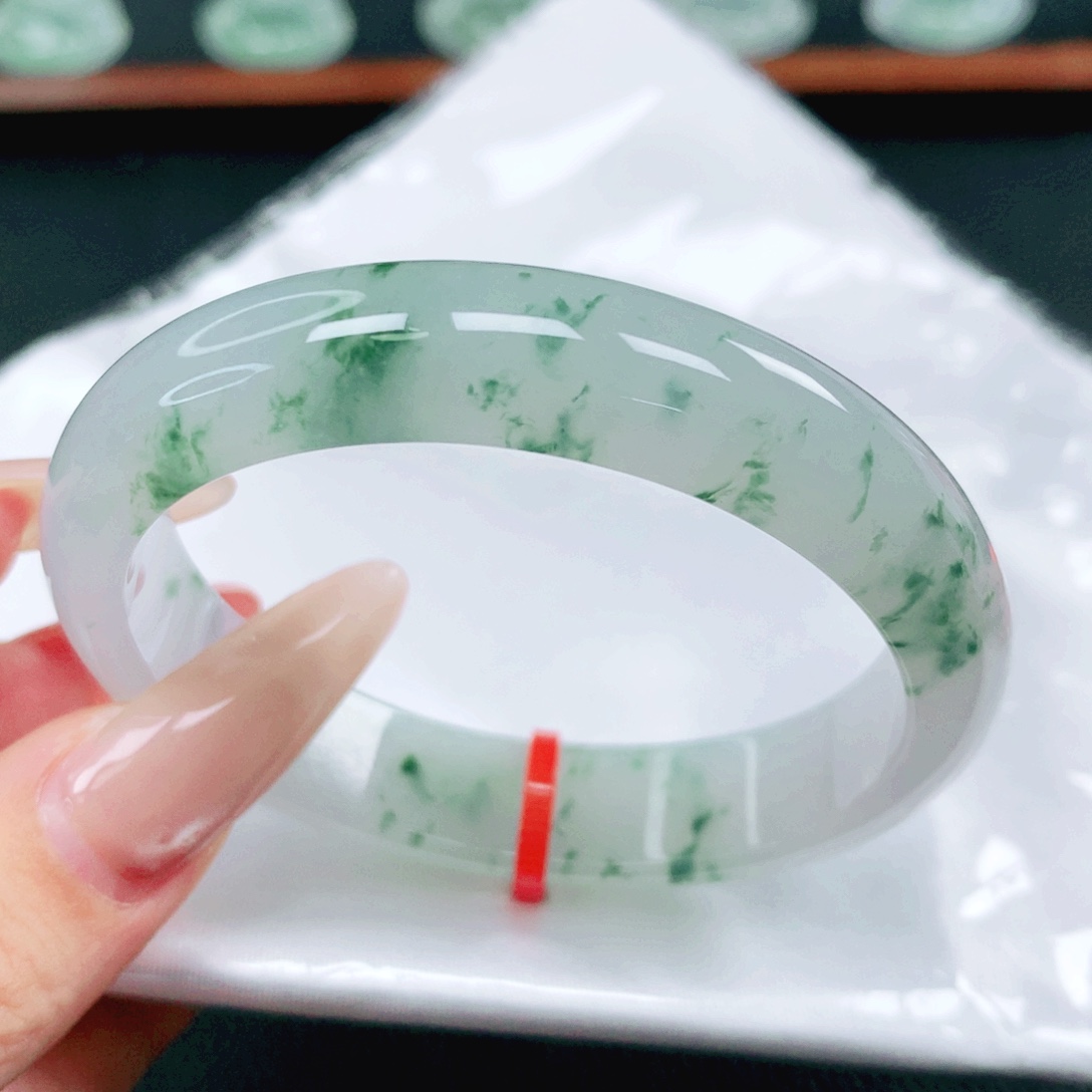 翡翠未镶嵌手镯54贵
