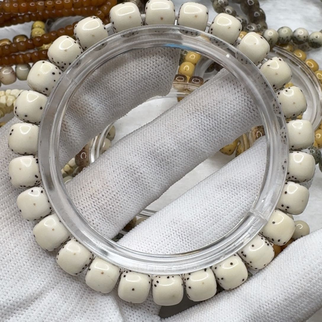 星月菩提吊坠熊**.98通体贯穿