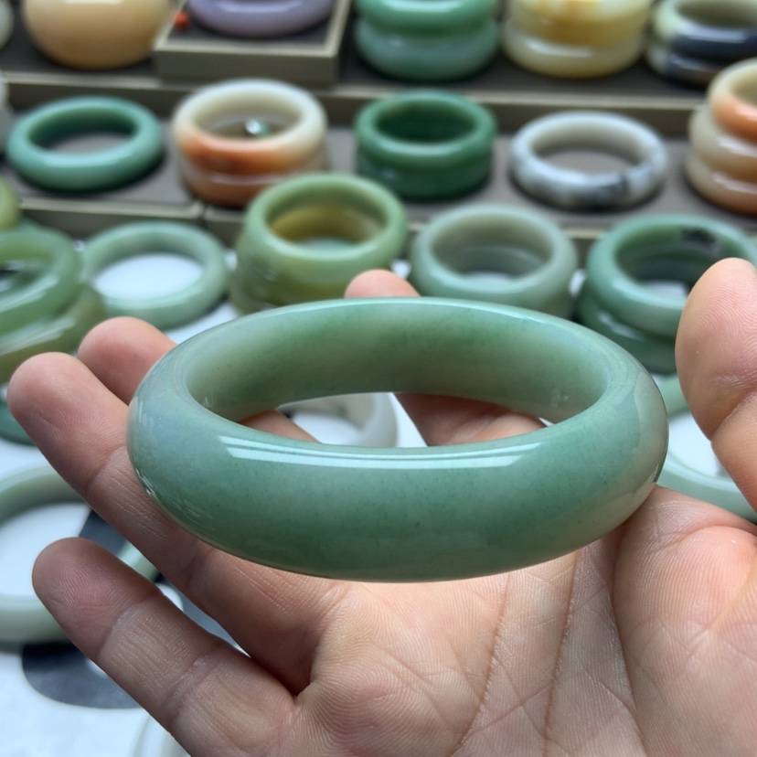 【闪购商品】石英质玉手镯未镶嵌解**默