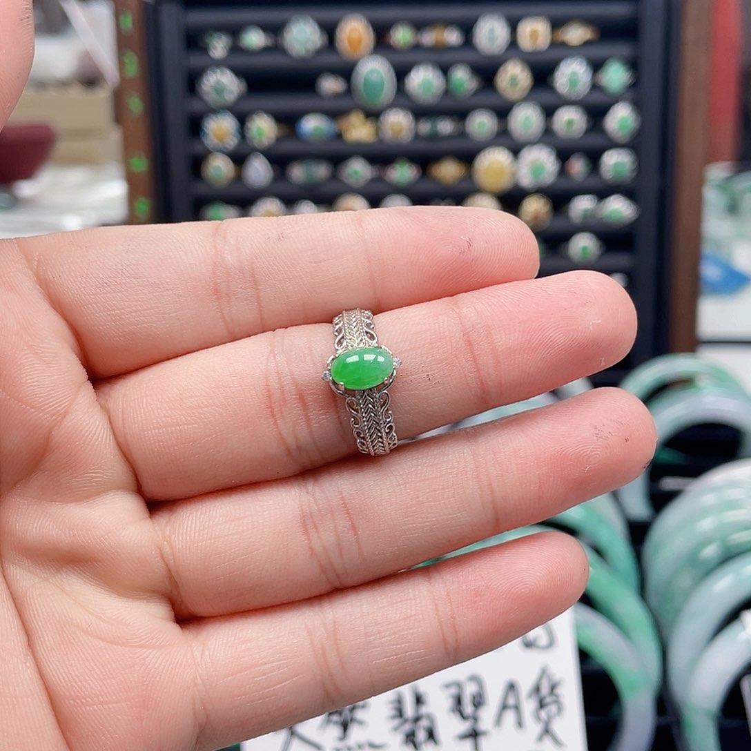 翡翠颈饰未镶嵌翡翠