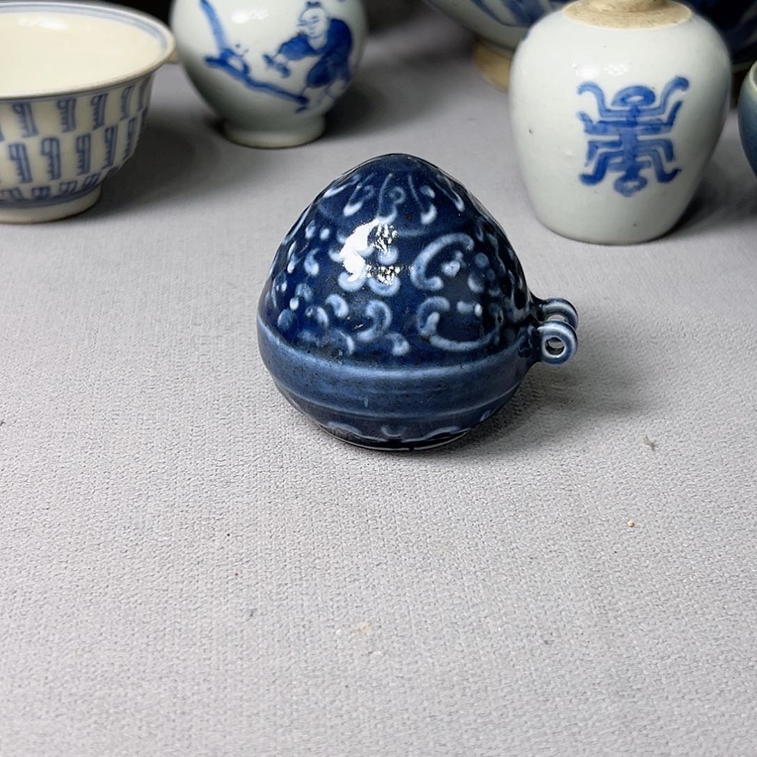 摆件霁蓝釉的鸟食罐一个