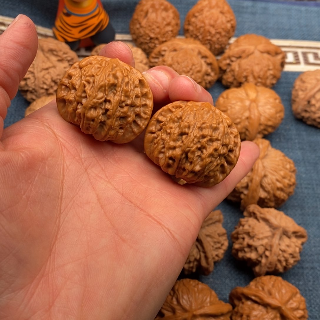 文玩核桃把件36红豆