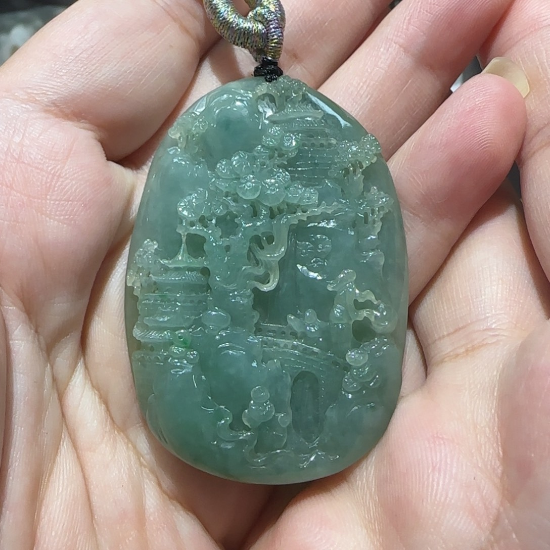 颈饰未镶嵌翡翠。。