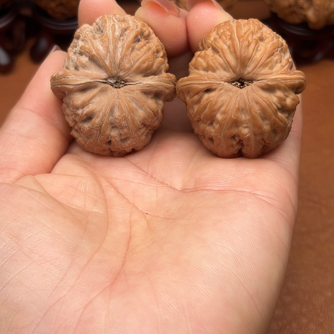 V***e把件文玩核桃元宝