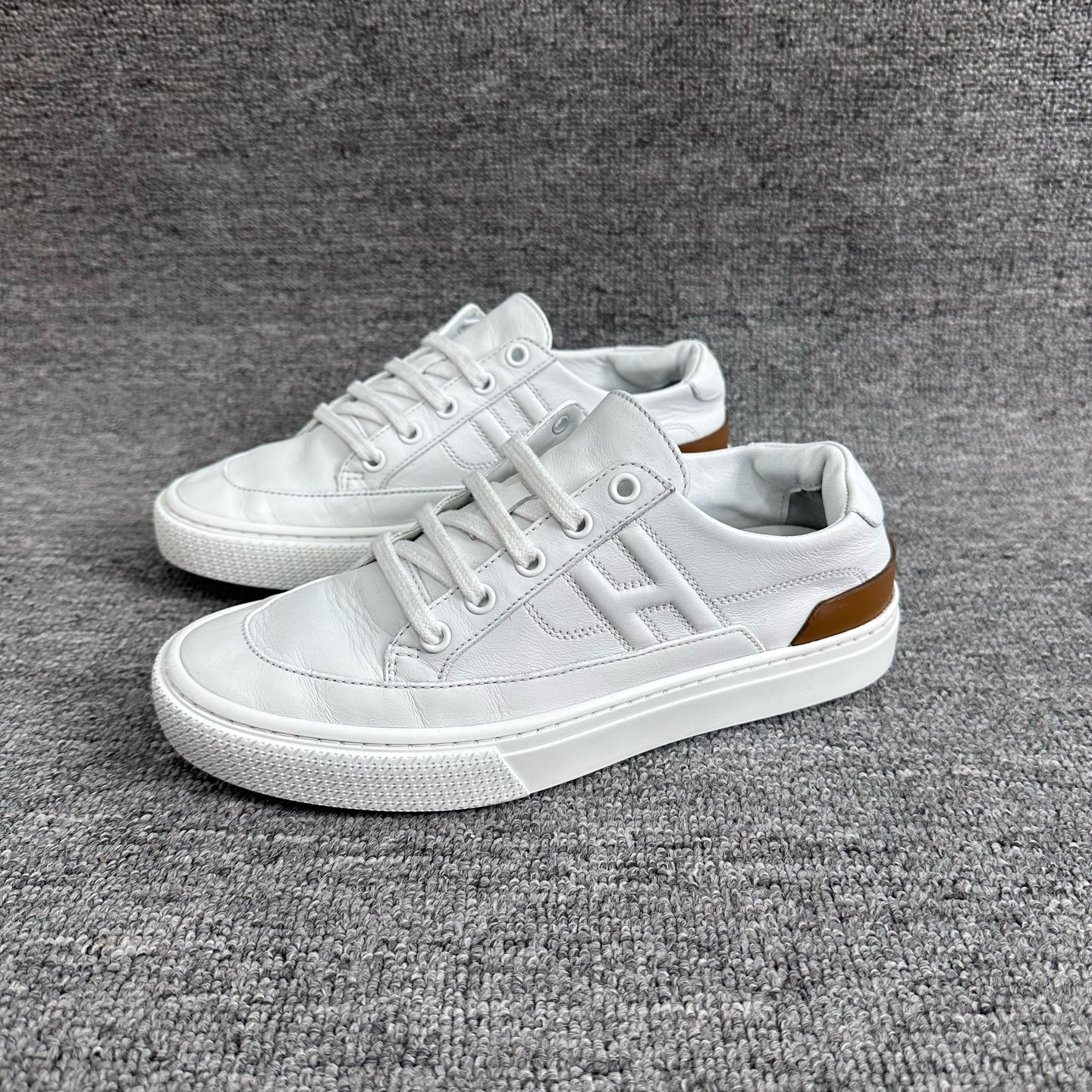 95新 Hermes/爱马仕 37码 爱马仕白橙小板鞋 休闲鞋 成色很新 240