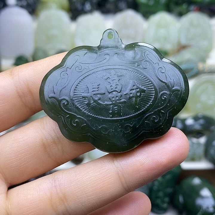 颈饰未镶嵌和田玉