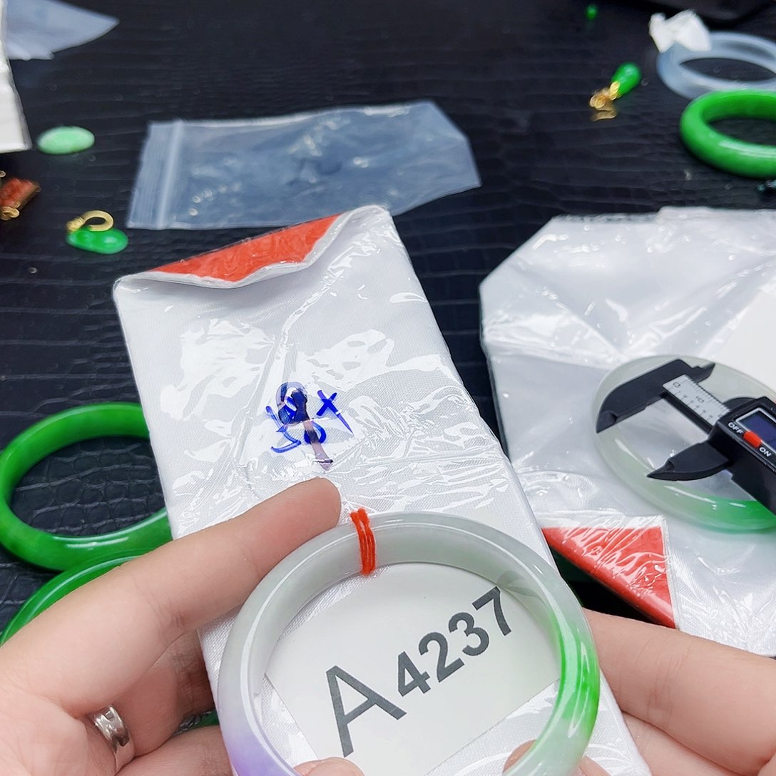 翡翠手镯未镶嵌多样性