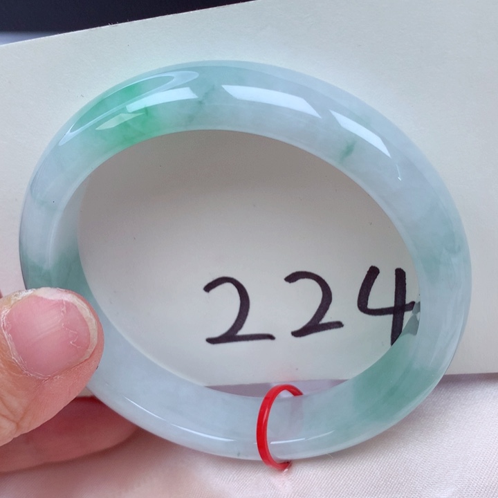 翡翠手镯未镶嵌翡翠