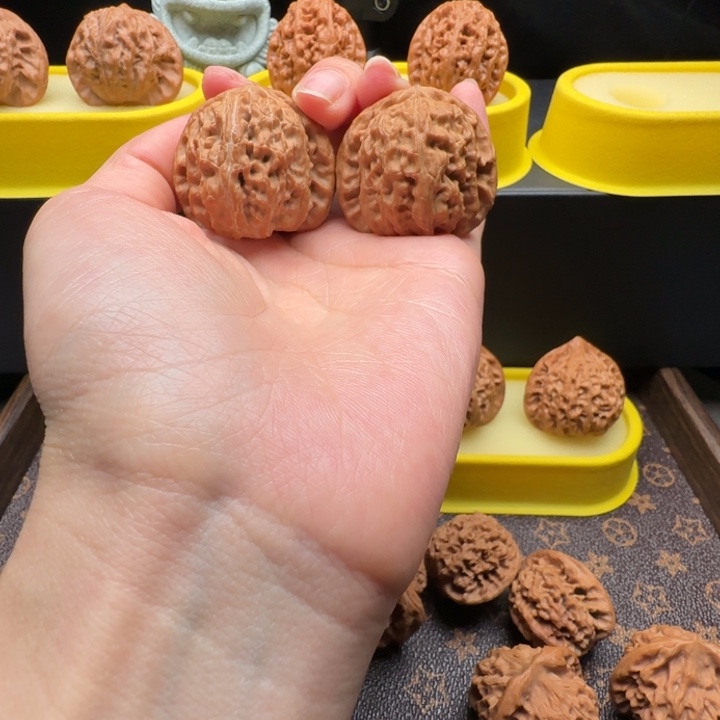 文玩核桃把件38三角白