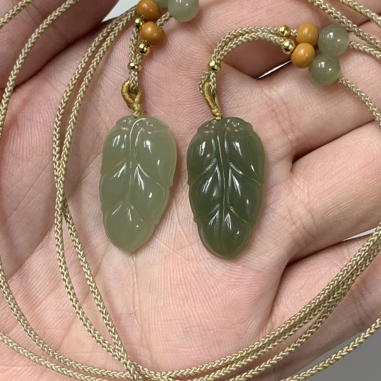 设计款和田玉卡28mm叶子吊坠+设计款珠宝绳多样性发一件金枝玉叶