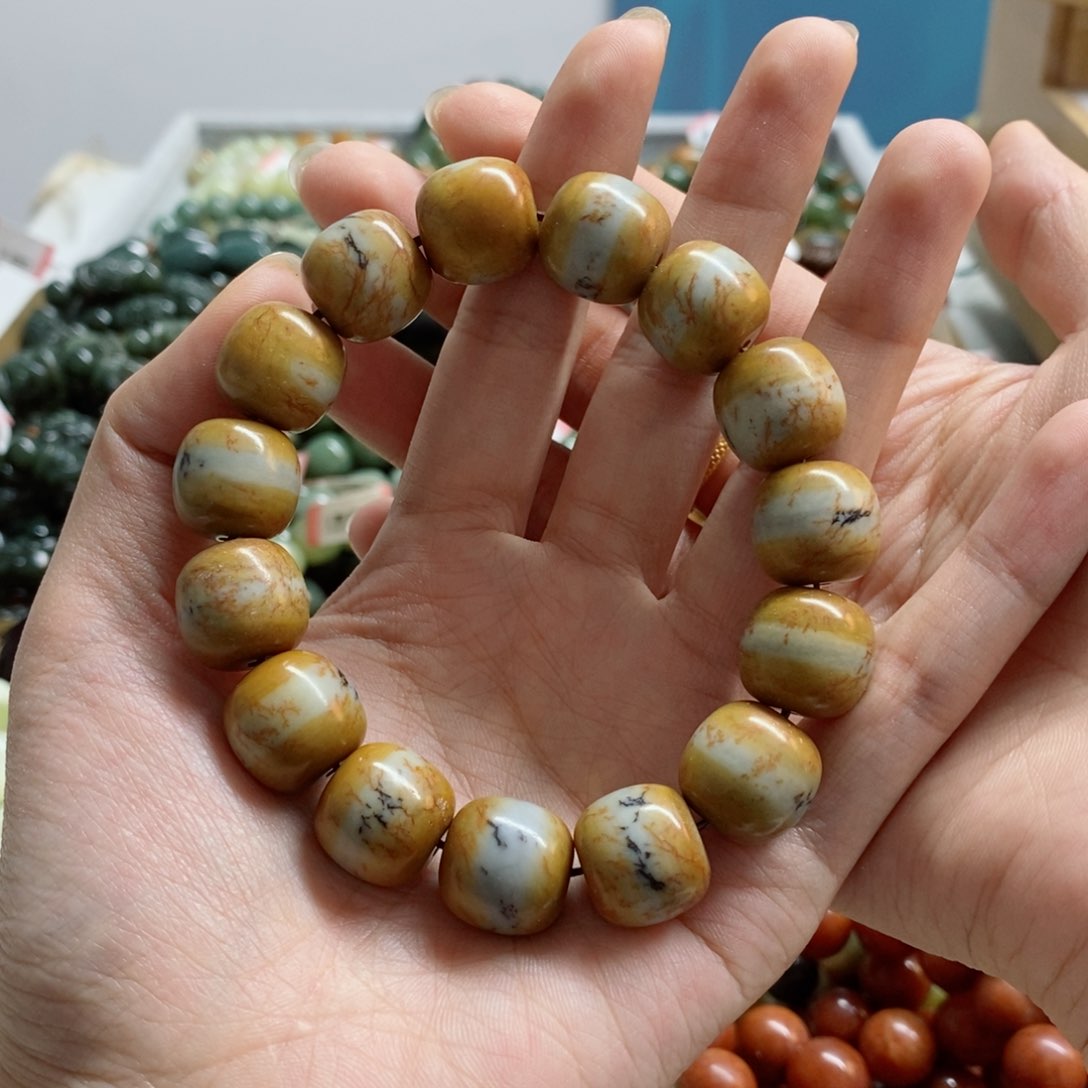 透闪石质玉手串未镶嵌