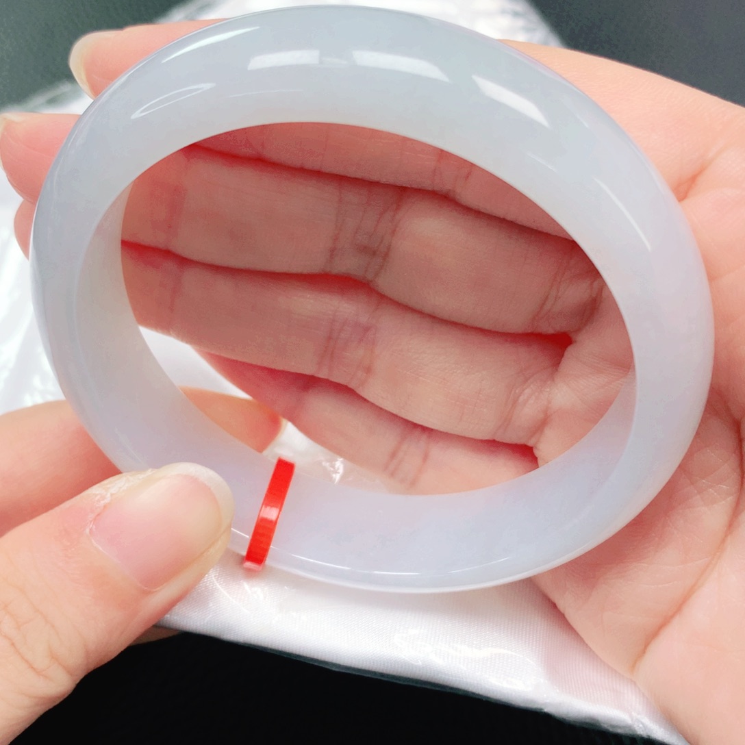 翡翠手镯未镶嵌58圈