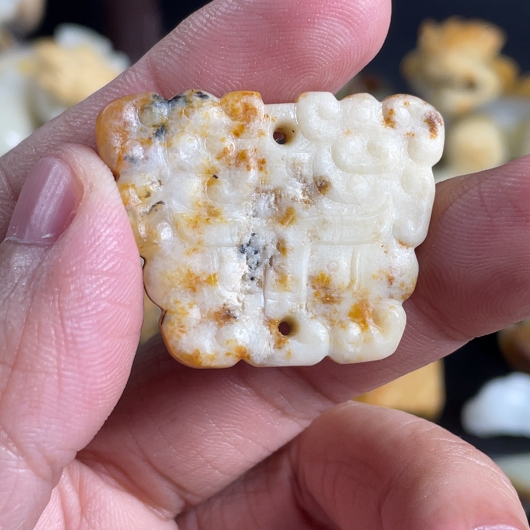 平***活和田玉未镶嵌颈饰