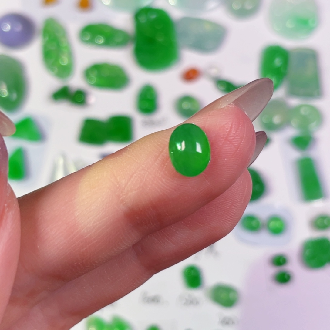 颈饰未镶嵌翡翠裸石