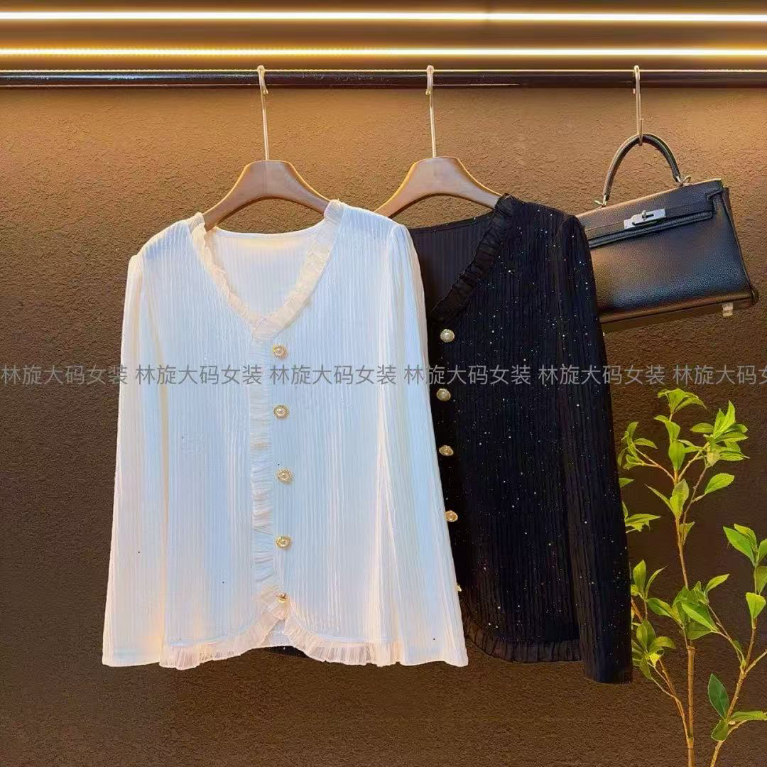 新款大码v领蕾丝边显瘦洋气纽扣设计款百搭上衣/6628