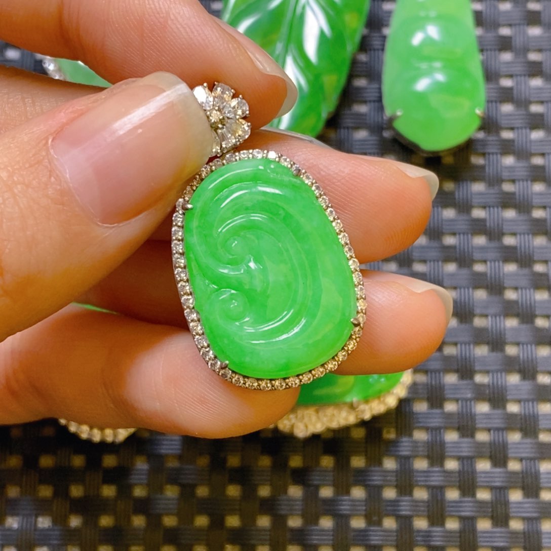 翡翠颈饰银S925镶嵌吊坠