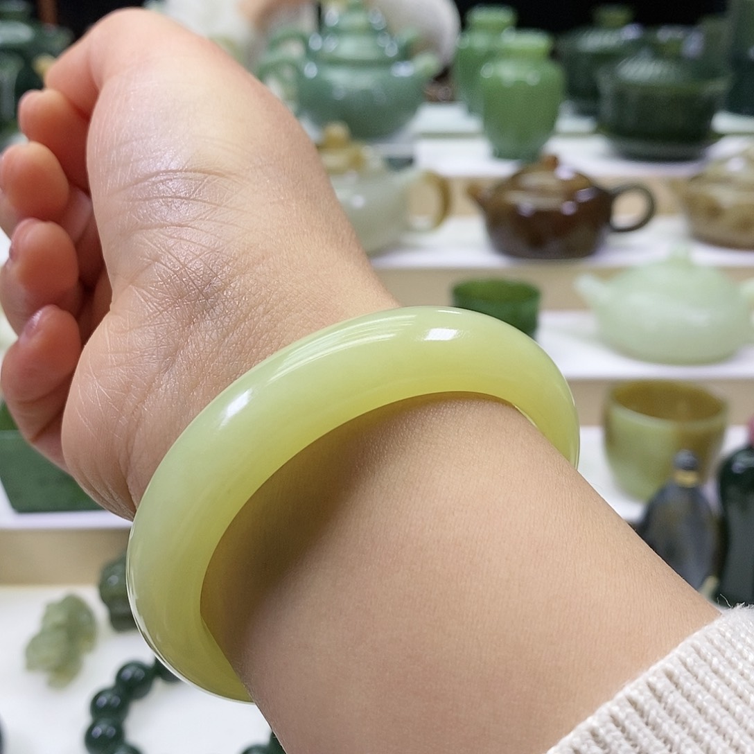 和田玉手镯未镶嵌2****%