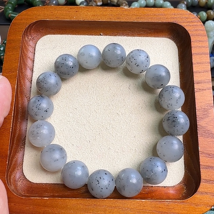 风***轻和田玉未镶嵌手串