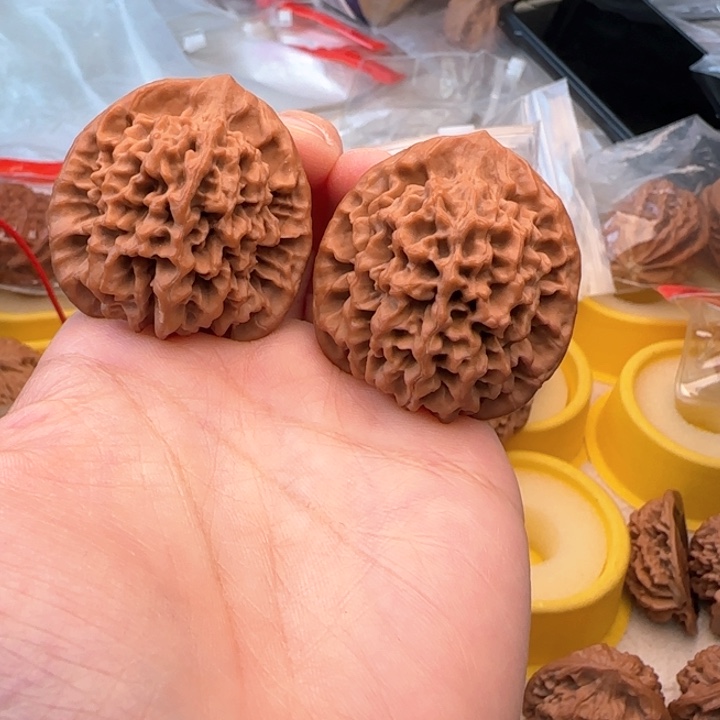 文玩核桃吊坠小*秦闷37普尖微伤