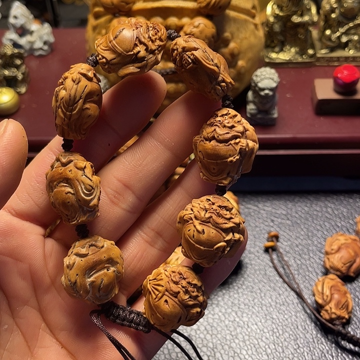 朗***w大桃核雕刻瑕疵钟馗