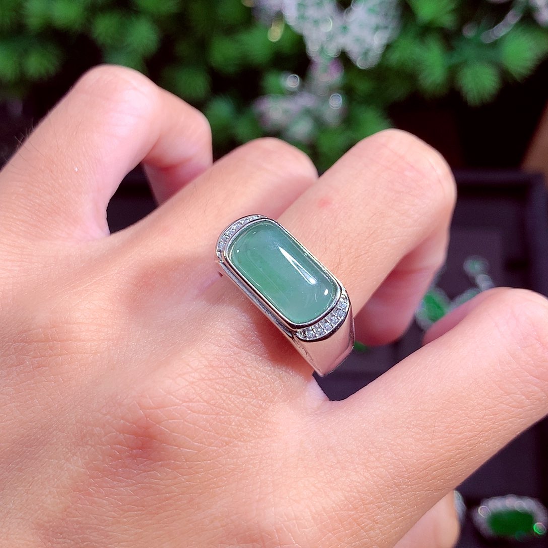 颈饰未镶嵌翡翠天然