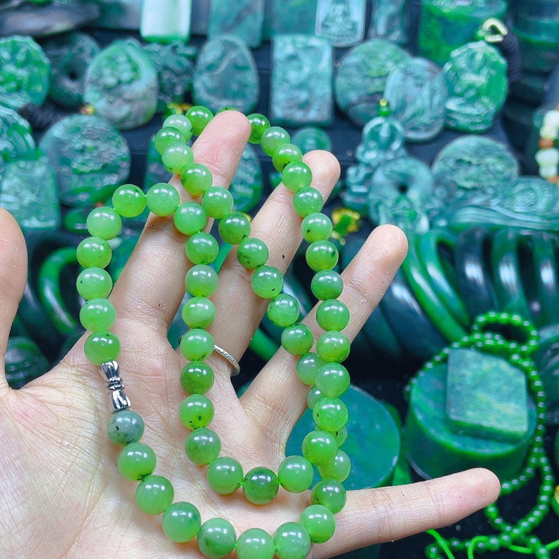 和田玉（碧玉）未镶嵌珠宝奇石