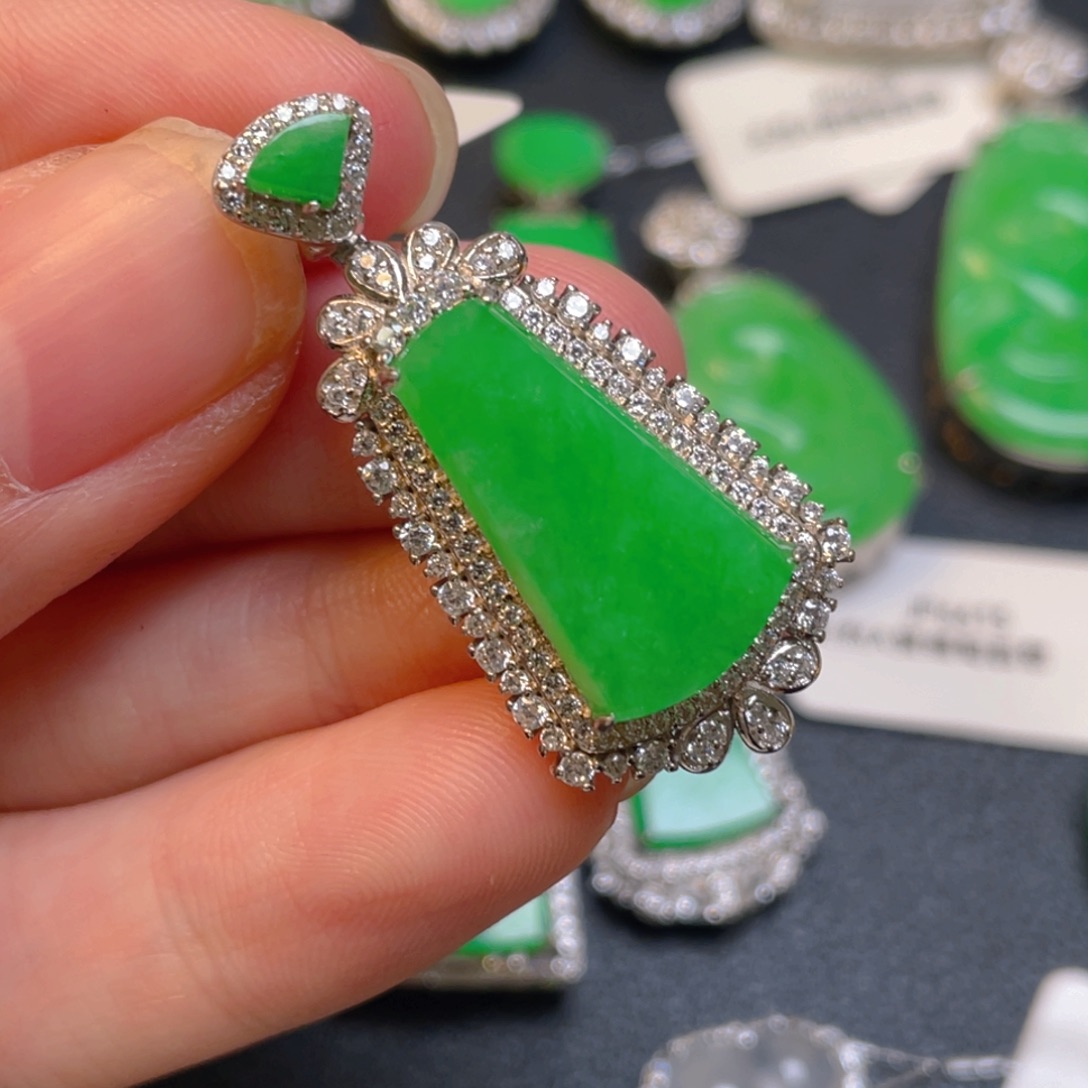 吊坠(不含链)未镶嵌翡翠