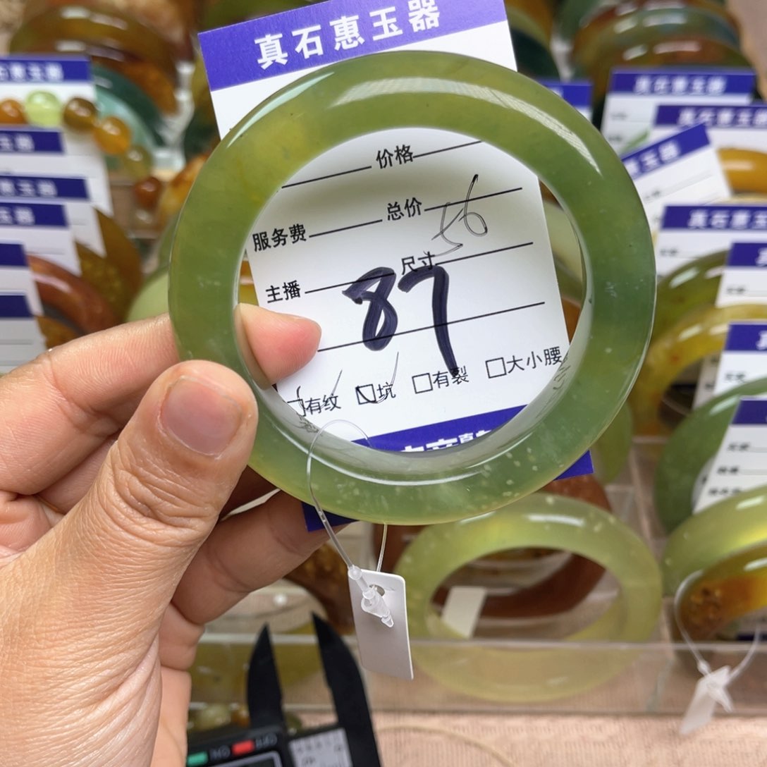 蛇纹石玉手镯未镶嵌