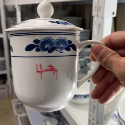 景德镇陶瓷双蕾花办公杯