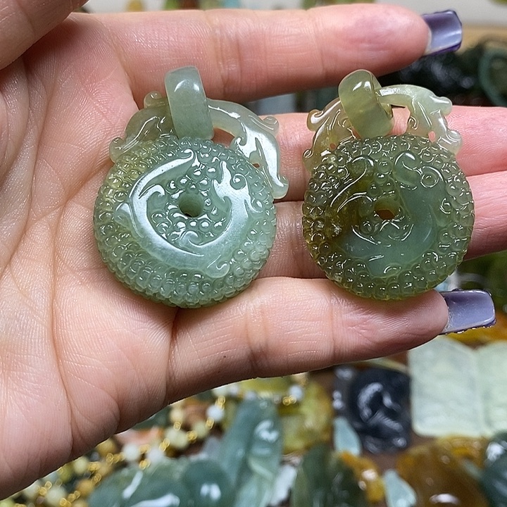 蛇纹石玉吊坠未镶嵌無*