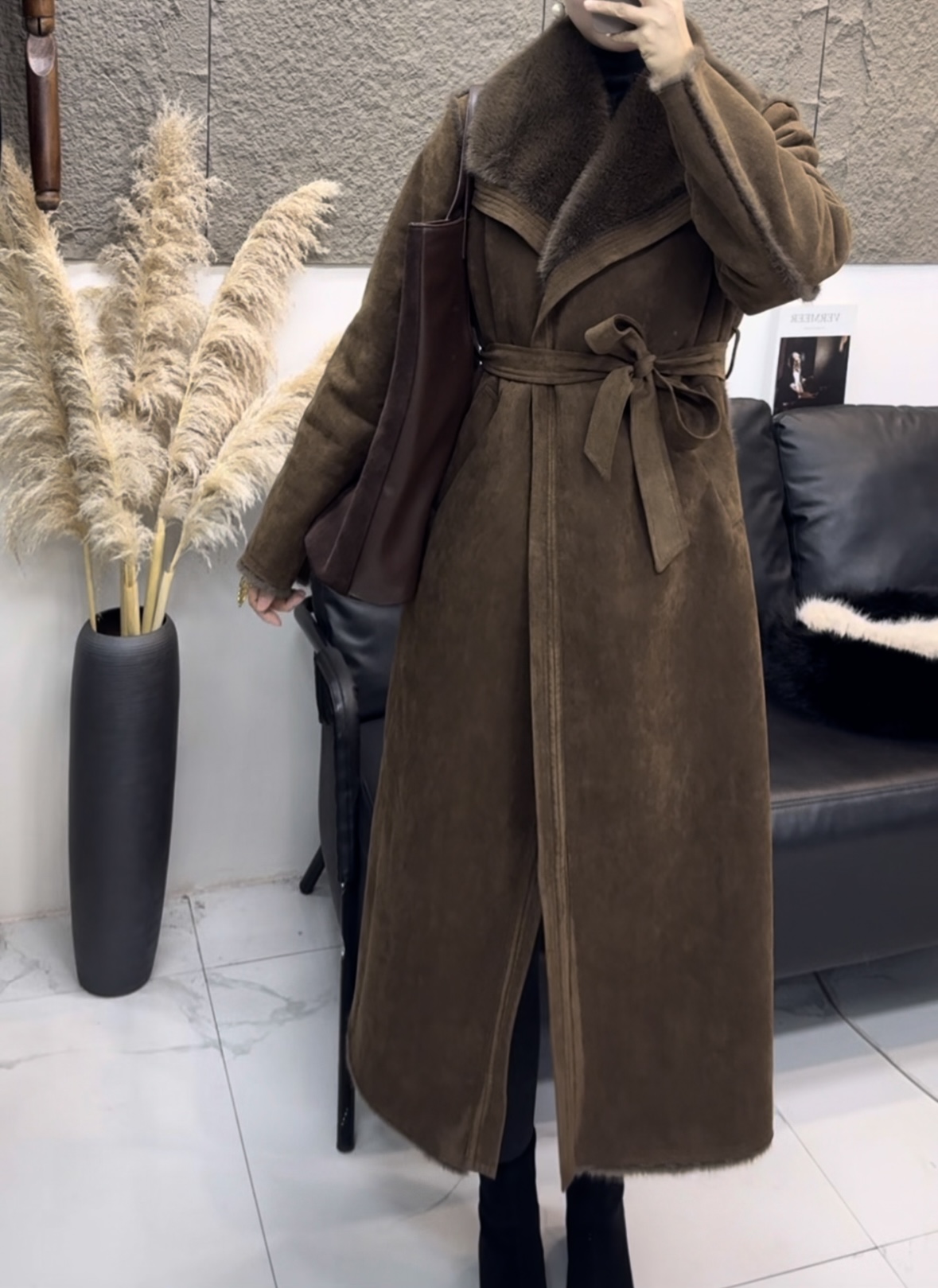 2025冬季新款大翻领麂皮绒毛毛一体系带收腰加厚大衣长款外套