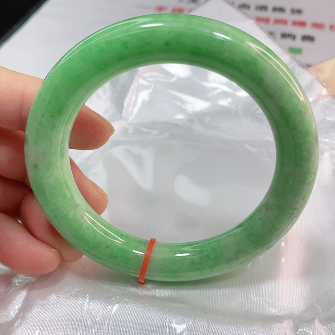 翡翠手镯未镶嵌57圈口圆条
