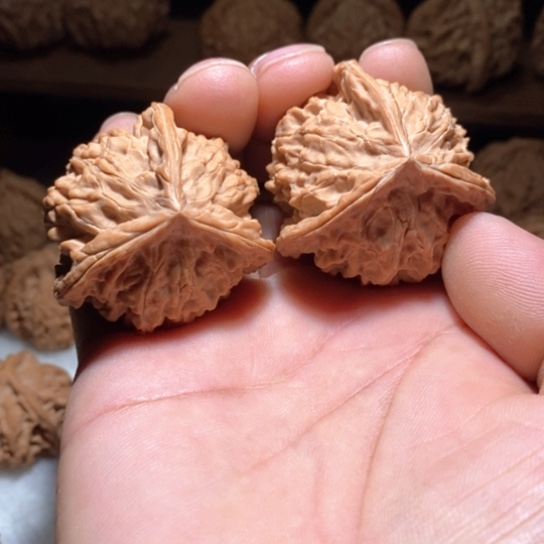 文玩核桃吊坠43三棱