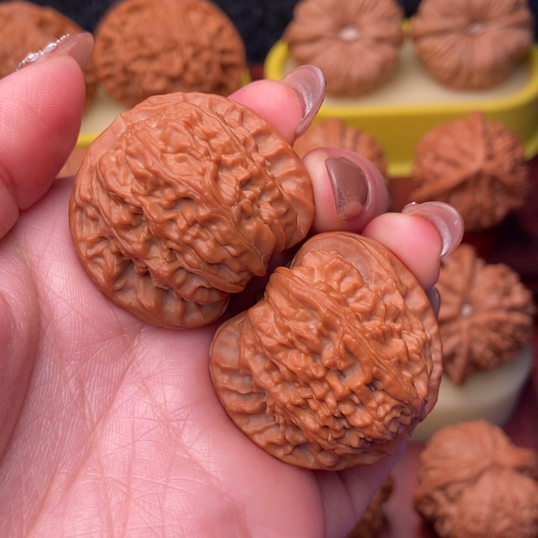 吊坠文玩核桃36红皮 白狮子