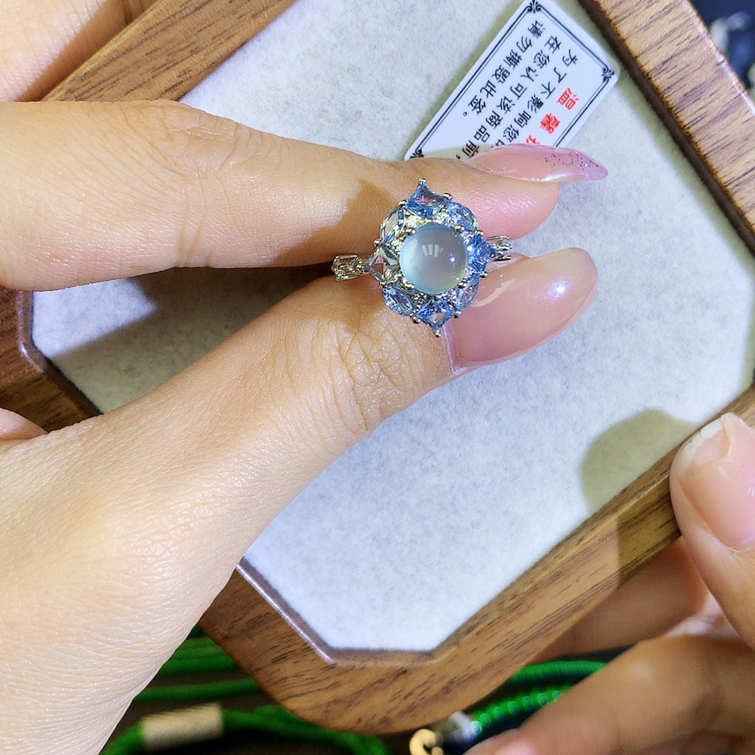 翡翠戒指银S925镶嵌天然翡翠戒指