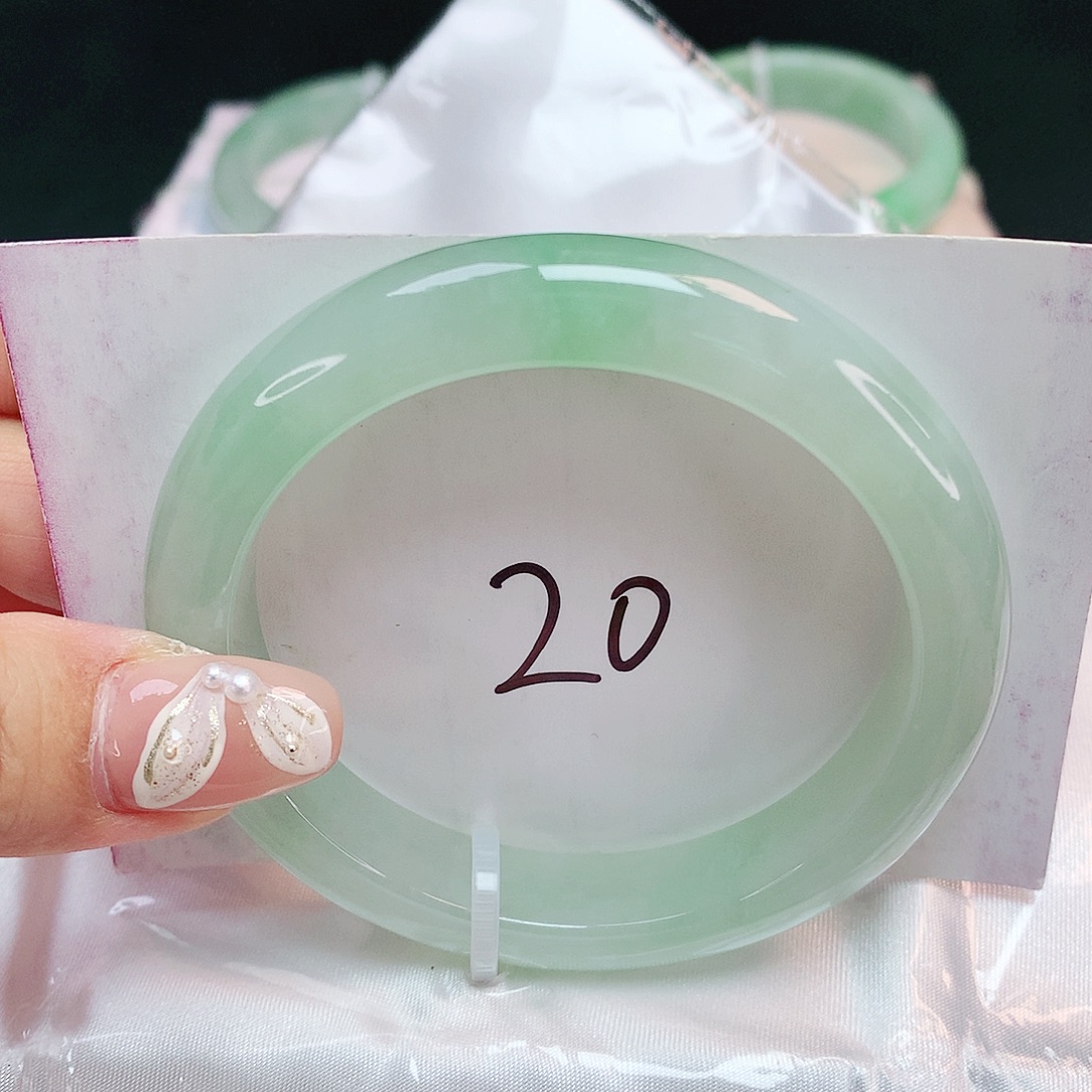 翡翠未镶嵌手镯正圈56.4