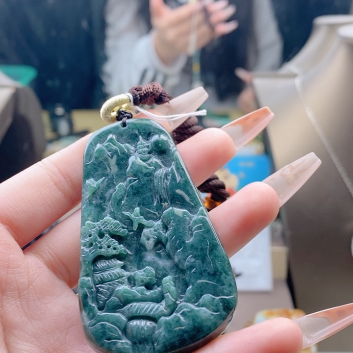 翡翠颈饰未镶嵌翡翠