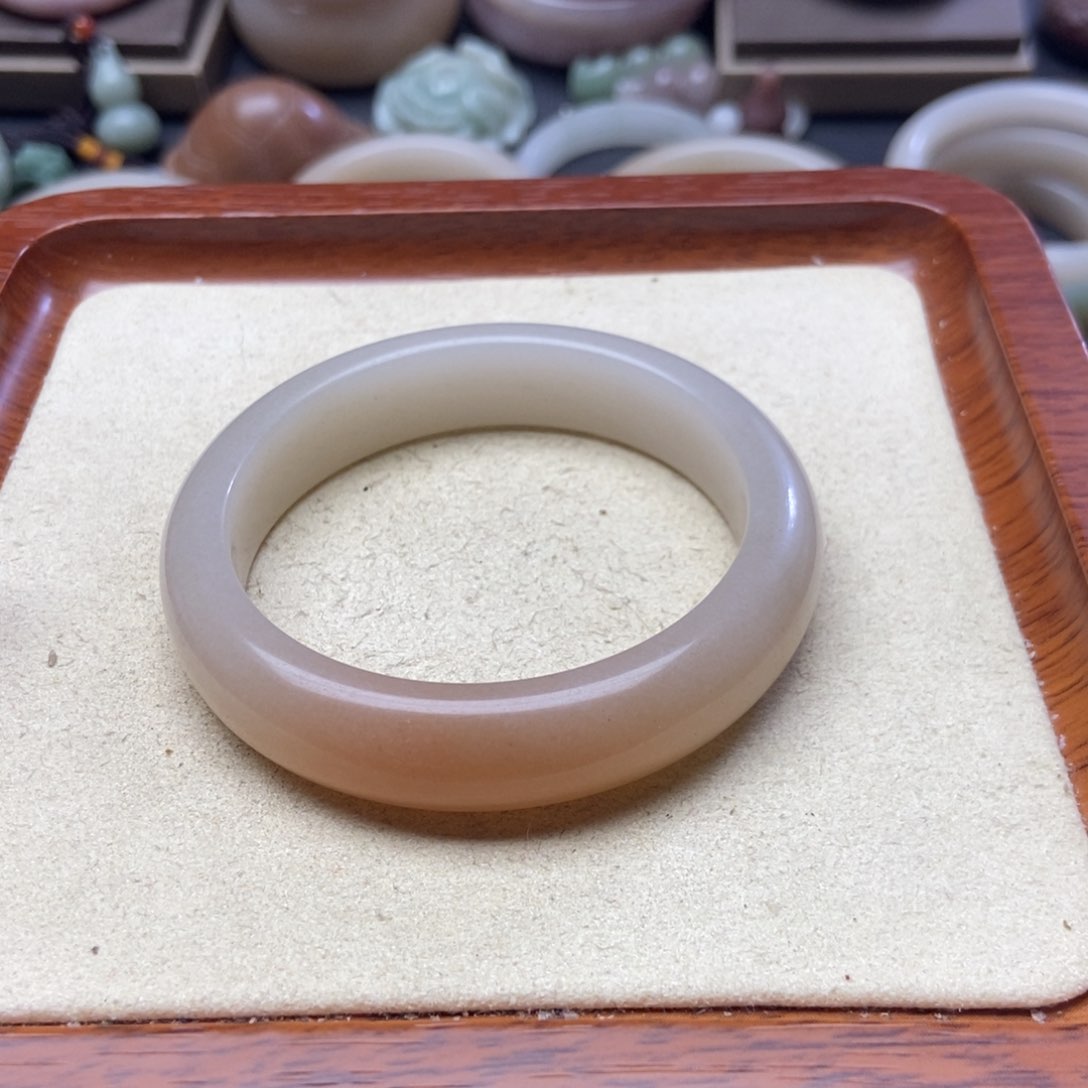 石英质玉手镯未镶嵌