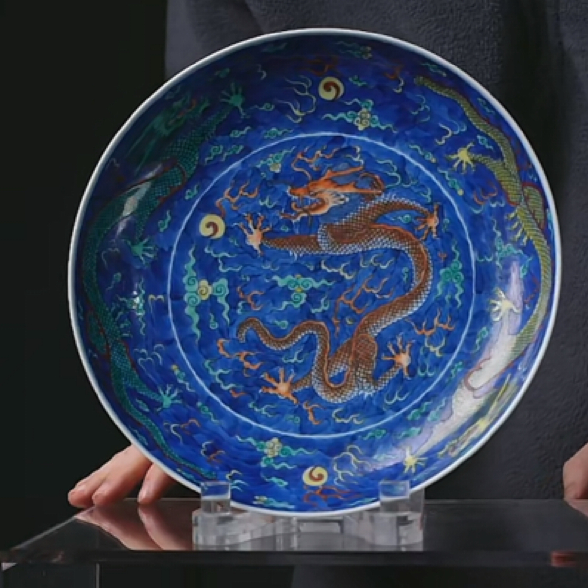 D斗彩龙戏珠纹赏盘