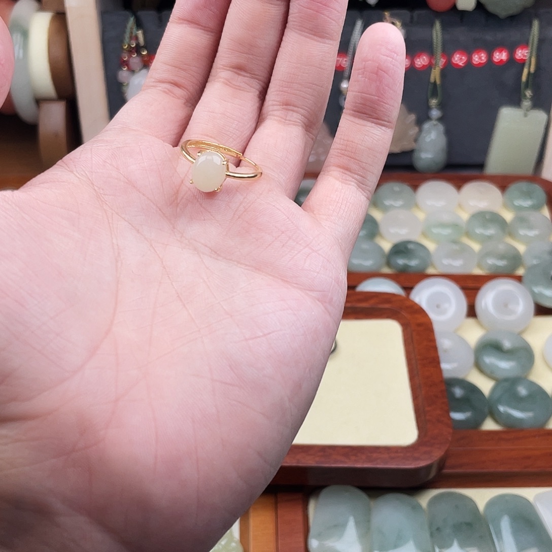 ^****和田玉未镶嵌颈饰