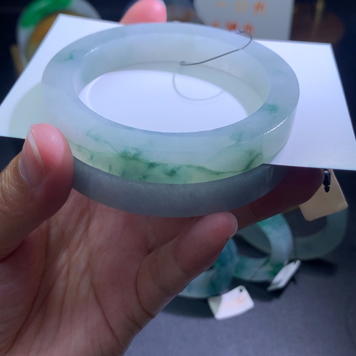 定制翡翠未镶嵌翡翠手镯