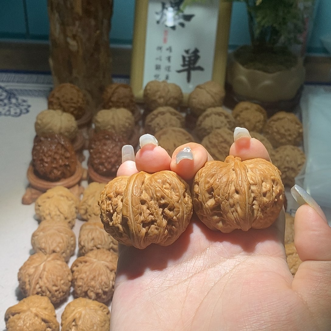 文玩核桃吊坠元宝