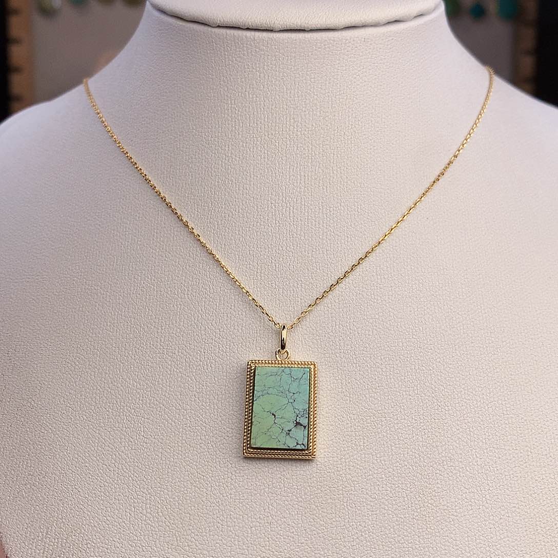 绿松石未镶嵌颈饰