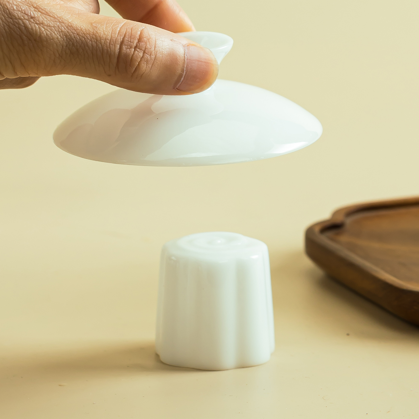 冰种玉瓷扳指盖置盖托家用茶道配件德化白瓷高档功夫茶具手把件