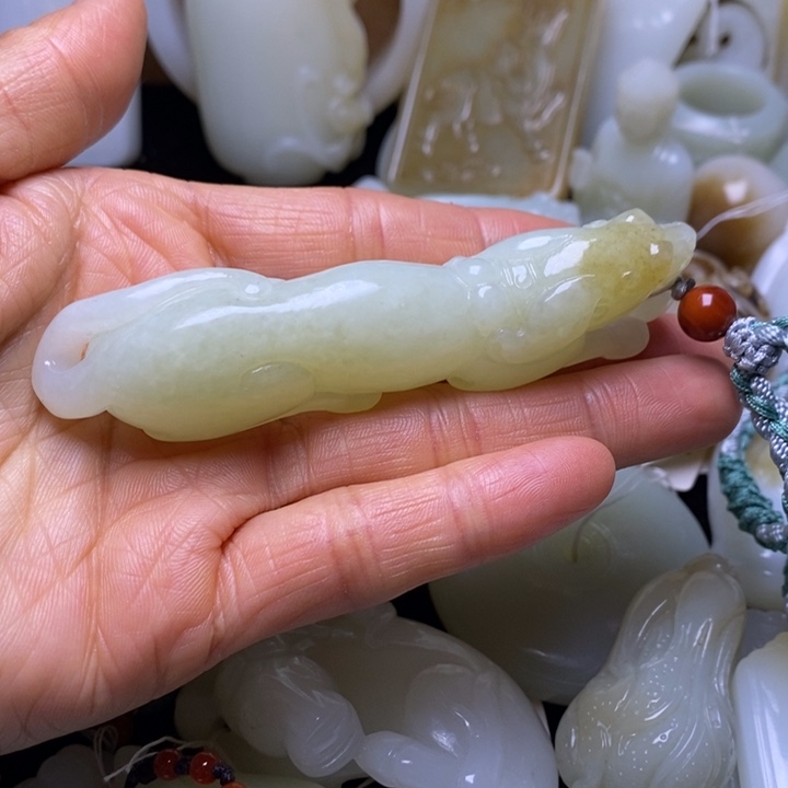 和田玉未镶嵌把件