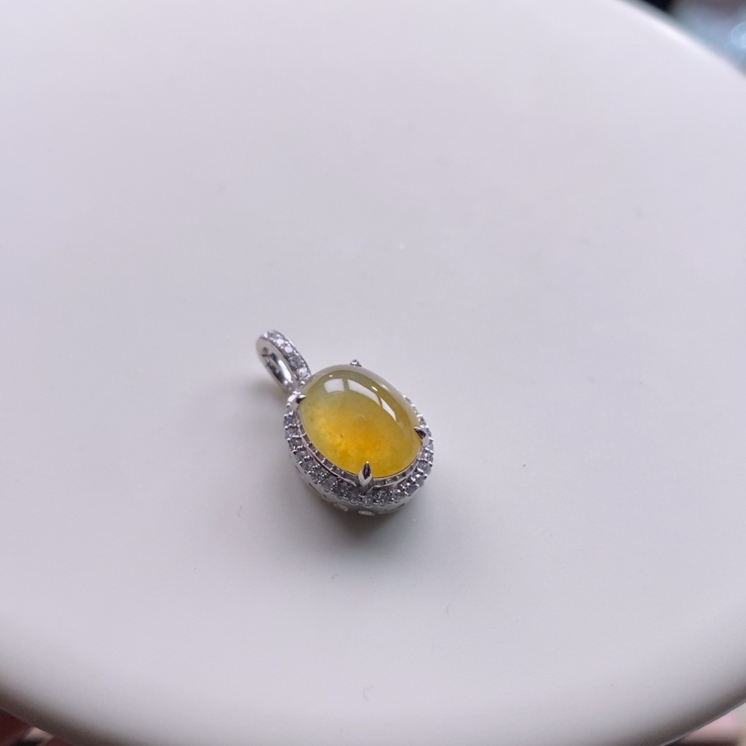 翡翠吊坠(不含链)18K金镶嵌翡翠冰黄旦面吊坠