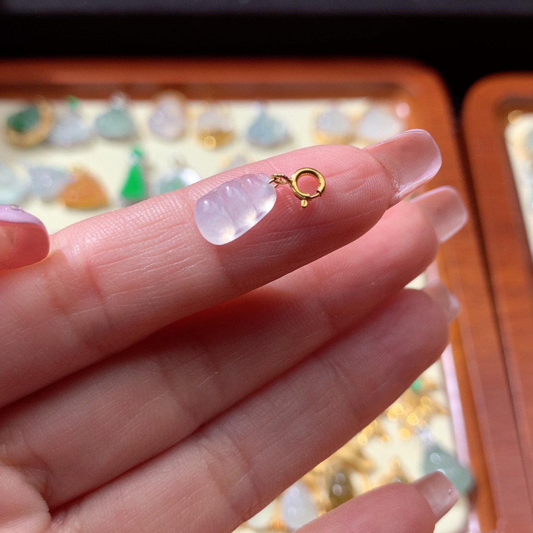 翡翠颈饰18K金镶嵌翡翠